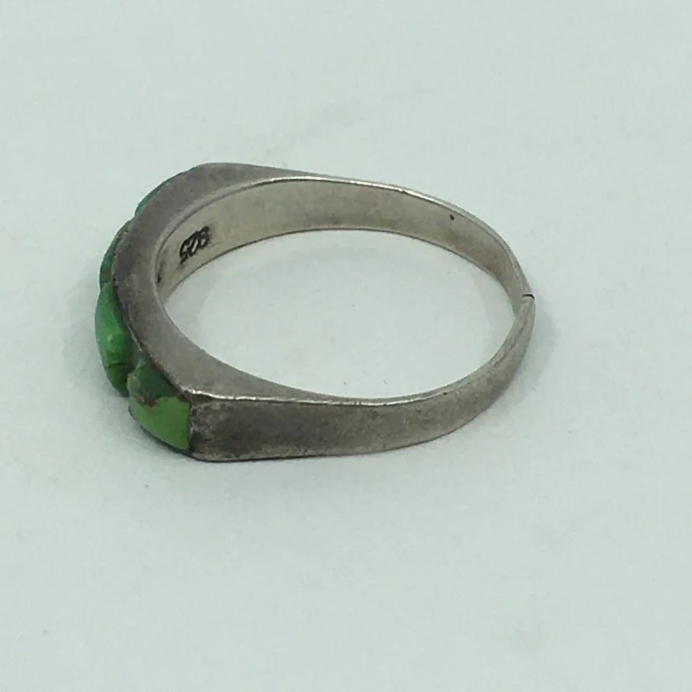 Vintage Native American Navajo-style Ring Green Gaspeite or Turquoise Stone Inly